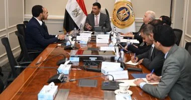 وزارة الصناعة: تركيب محطات طاقة شمسية على أسطح نحو 7000 مصنع بإجمالى قدرة 1000 ميجاوات