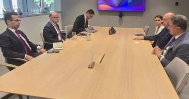 وزير الاستثمار يبحث مع شركة بريطانية فرص توطين تكنولوجيا إشارات السكك الحديدية