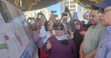 وزير الرى يتفقد أعمال الحماية البحرية بالإسكندرية من السرايا إلى بير مسعود
