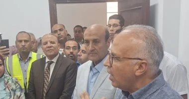 وزير الري يبدأ زيارته لأسيوط بتفقد قناطر ديروط الجديدة