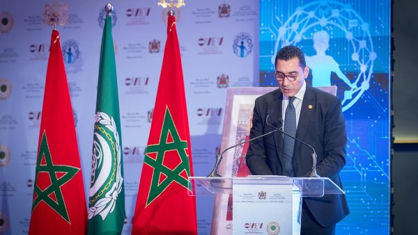 وزير الرياضة يشهد افتتاح الملتقى العربي الأول حول “أثر وسائل التواصل الاجتماعي على الشباب” بالمغرب