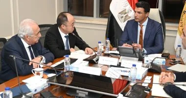 وزير الصناعة يبحث مع ممثلي الشركة الصينية الوطنية للإطارات والمطاط خطة التوسع في مصر