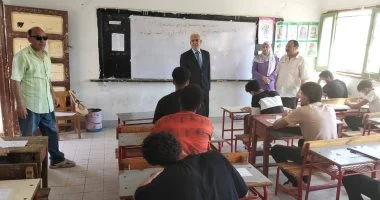 وكيل تعليم الإسماعيلية يتابع امتحانات الدبلومات الفنية ميدانيًا
