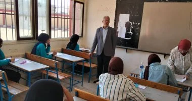 وكيل تعليم الإسماعيلية يتفقد لجان شمال في ثاني أيام امتحانات الإعدادية