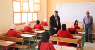وكيل تعليم الوادى الجديد يتفقد لجان المنيرة الإعدادية