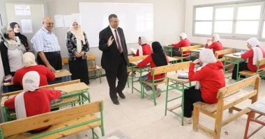 وكيل تعليم الوادى الجديد يتفقد لجان امتحانات مادة الجبر للشهادة الإعدادية