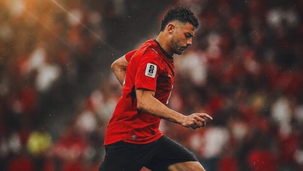 ياسر إبراهيم يحتفل بفوز المنتخب علي نيوزيلندا : تحيا مصر